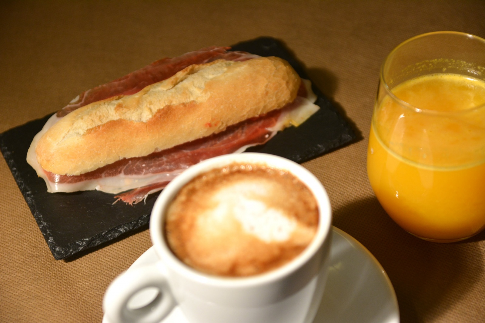 Desayuno con bocadillo